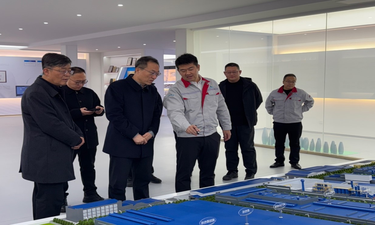 臨汾經(jīng)濟(jì)開(kāi)發(fā)區(qū)黨工委書(shū)記、管委會(huì)主任白建成一行深入華翔圣德曼新能源汽車(chē)零部件產(chǎn)業(yè)園調(diào)研
