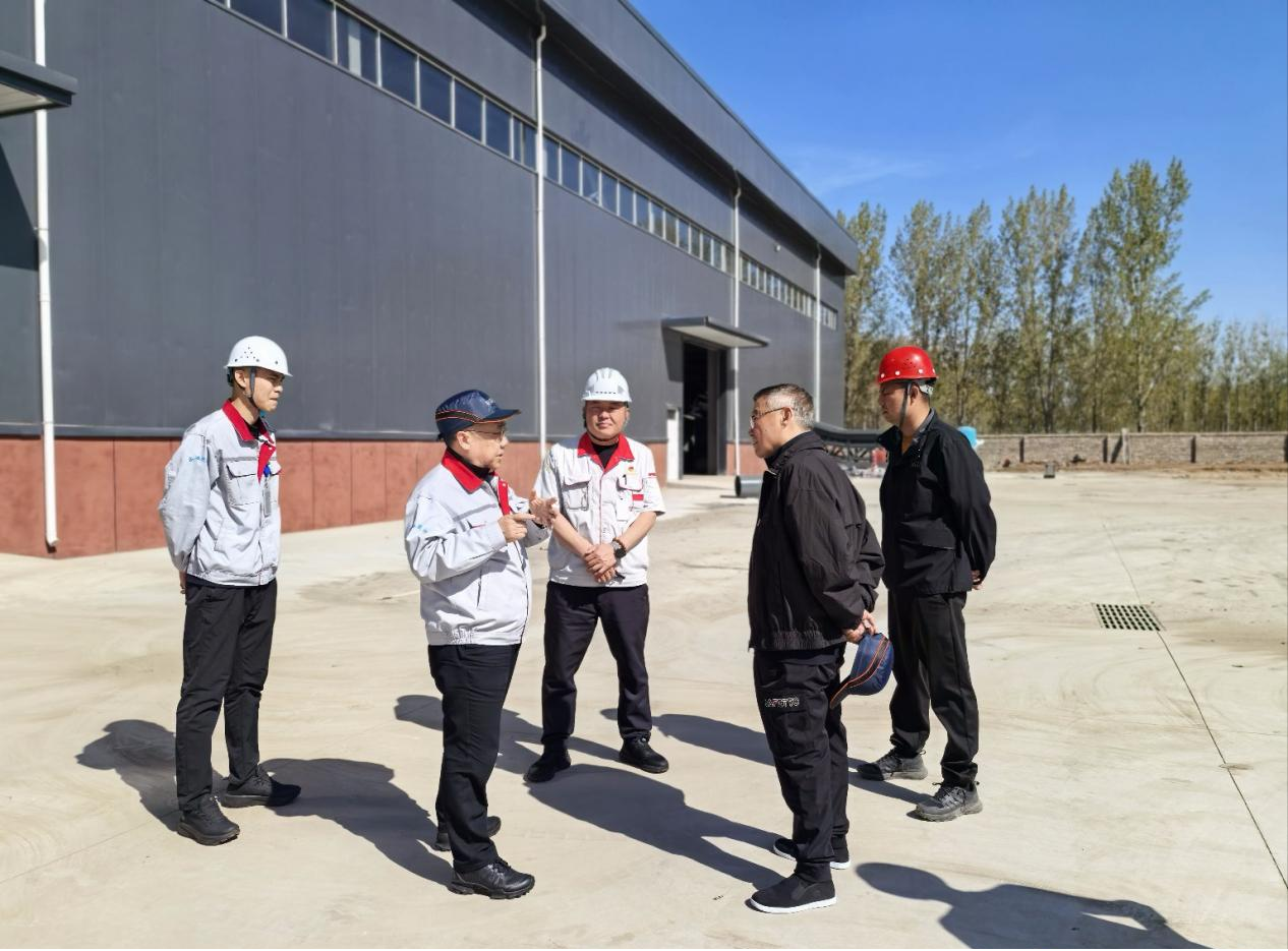 筑牢安全防線 情暖堅(jiān)守初心 ——華翔集團(tuán)黨委書記、董事長王春翔深入工廠開展慰問巡查工作