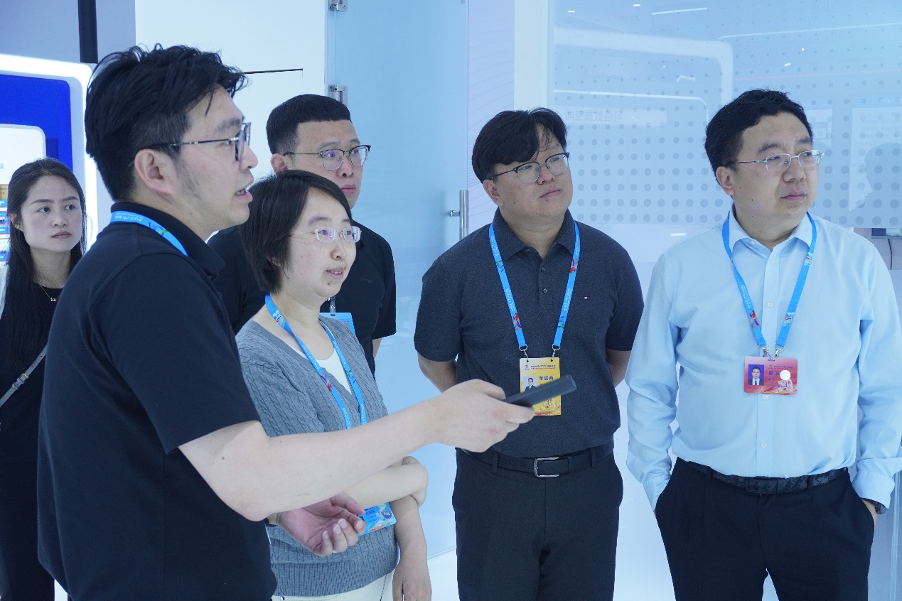 華翔智聯(lián)重磅亮相中國數(shù)字峰會(huì)：以“產(chǎn)業(yè)深知+數(shù)字技術(shù)”雙輪驅(qū)動(dòng)，深度賦能智能制造